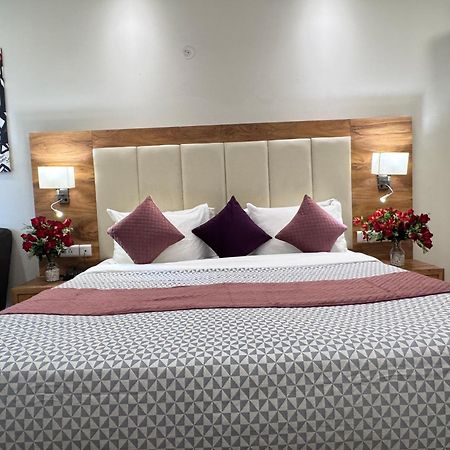 Hotel Golf View Suites-Golf Course Road גורגאון מראה חיצוני תמונה