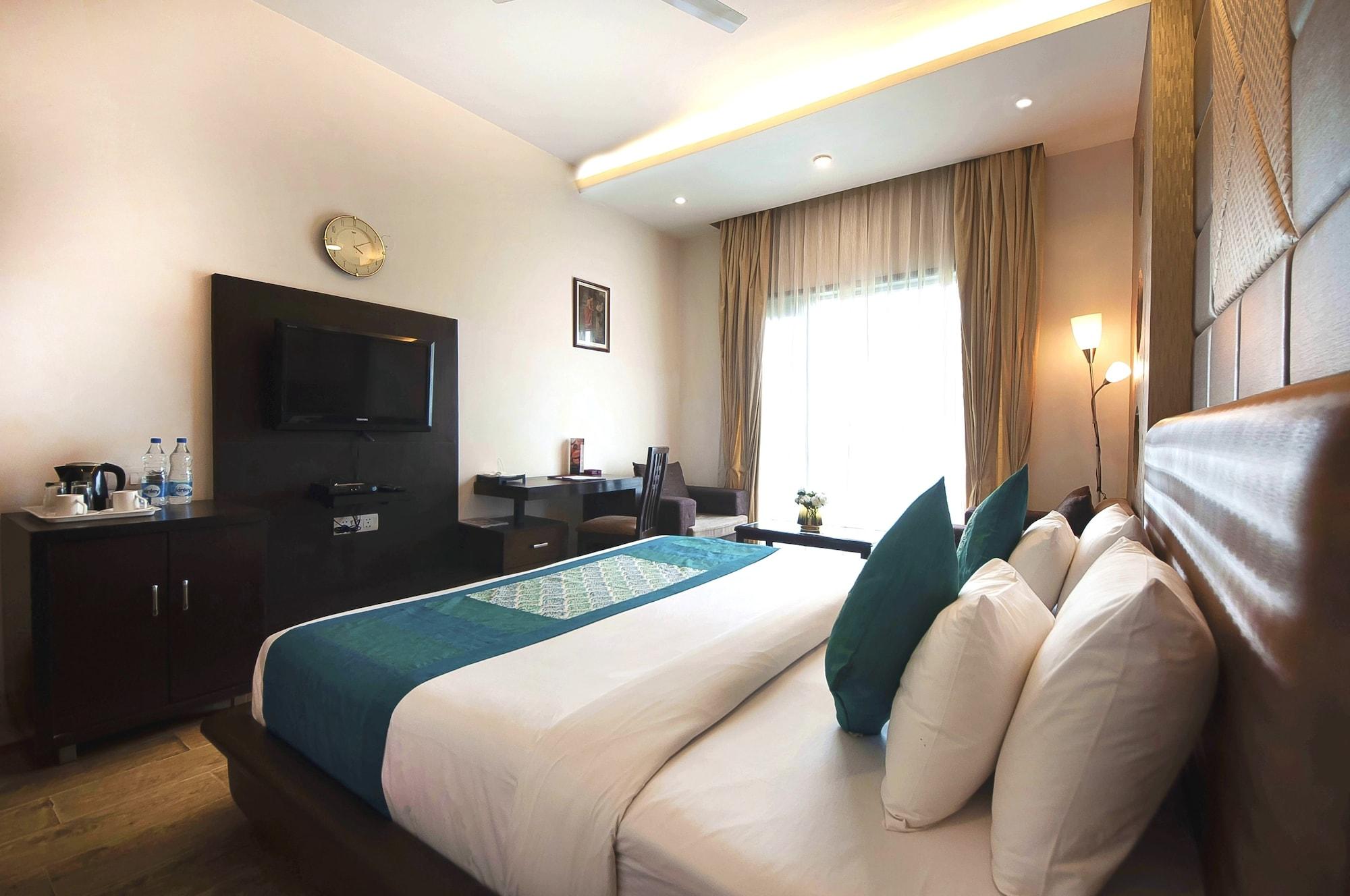 Hotel Golf View Suites-Golf Course Road גורגאון מראה חיצוני תמונה