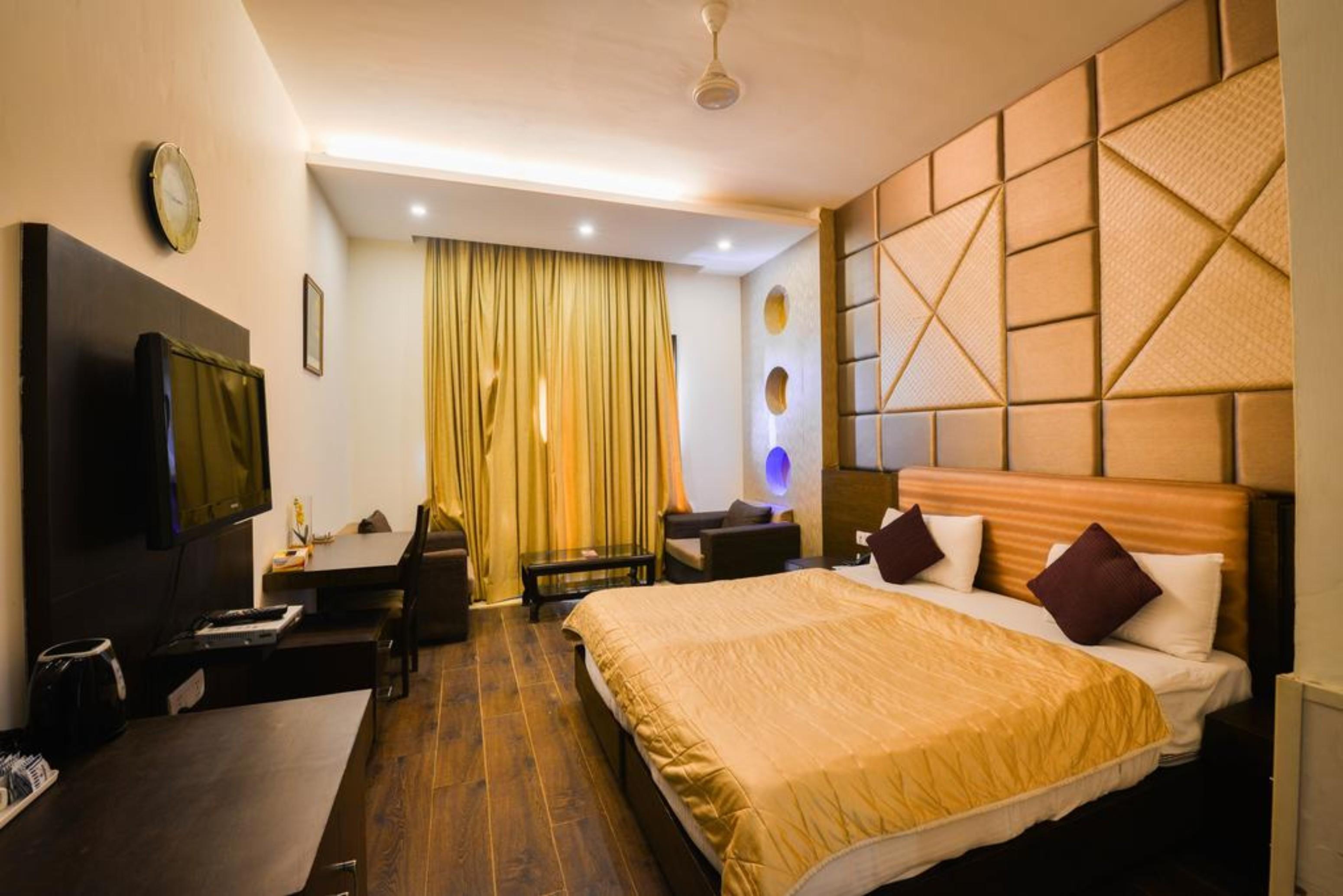 Hotel Golf View Suites-Golf Course Road גורגאון מראה חיצוני תמונה