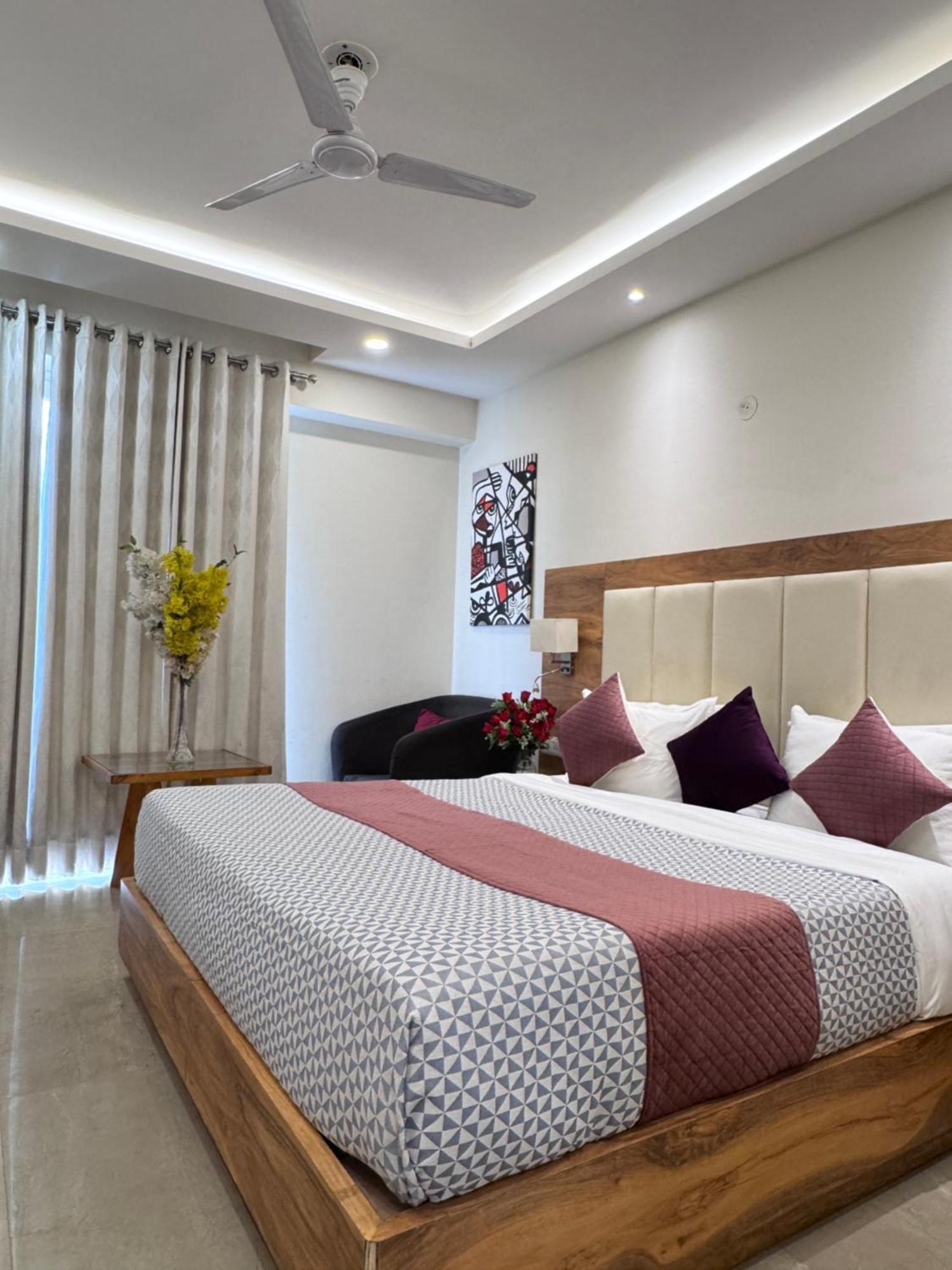 Hotel Golf View Suites-Golf Course Road גורגאון מראה חיצוני תמונה