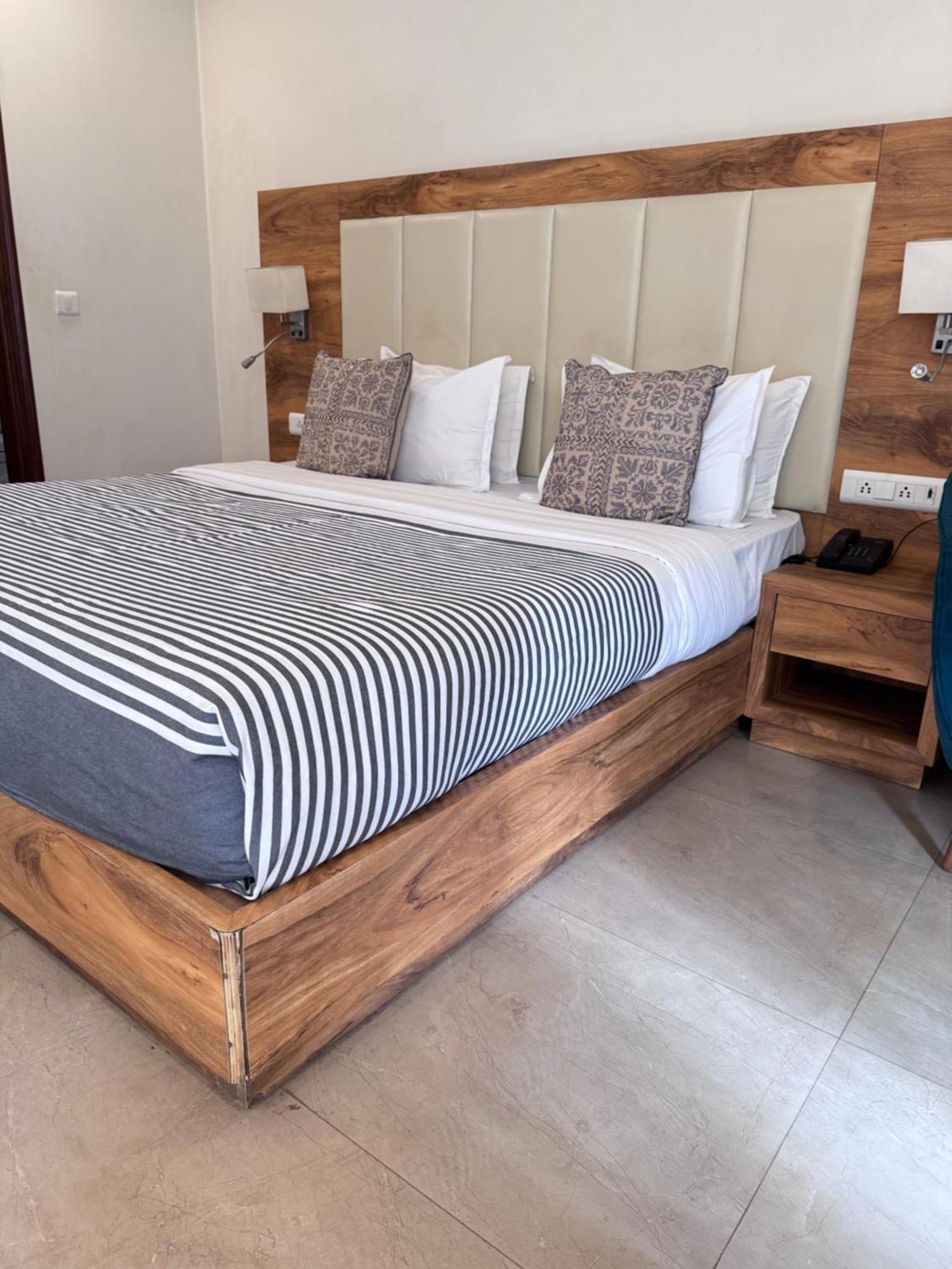 Hotel Golf View Suites-Golf Course Road גורגאון מראה חיצוני תמונה
