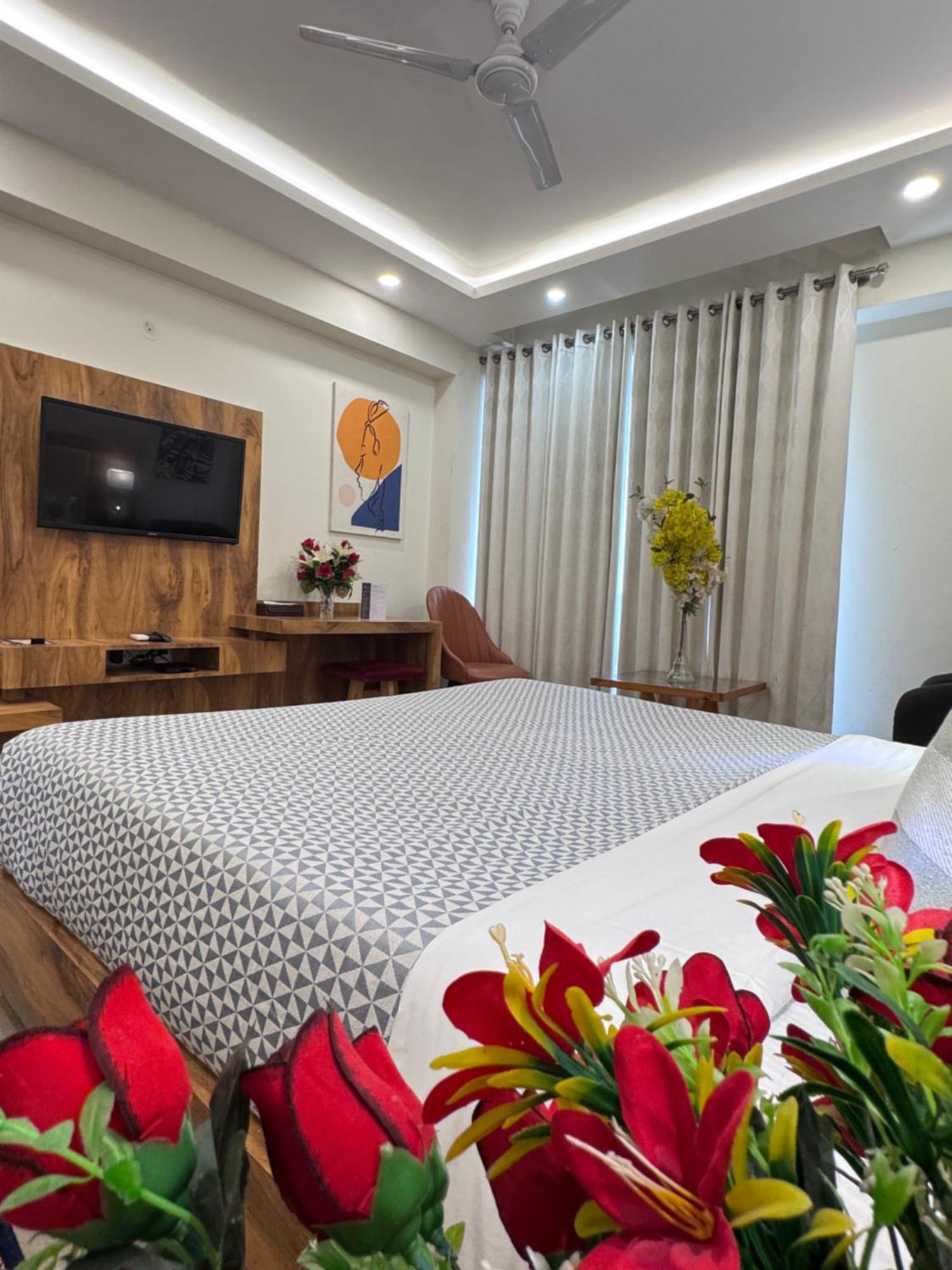 Hotel Golf View Suites-Golf Course Road גורגאון מראה חיצוני תמונה