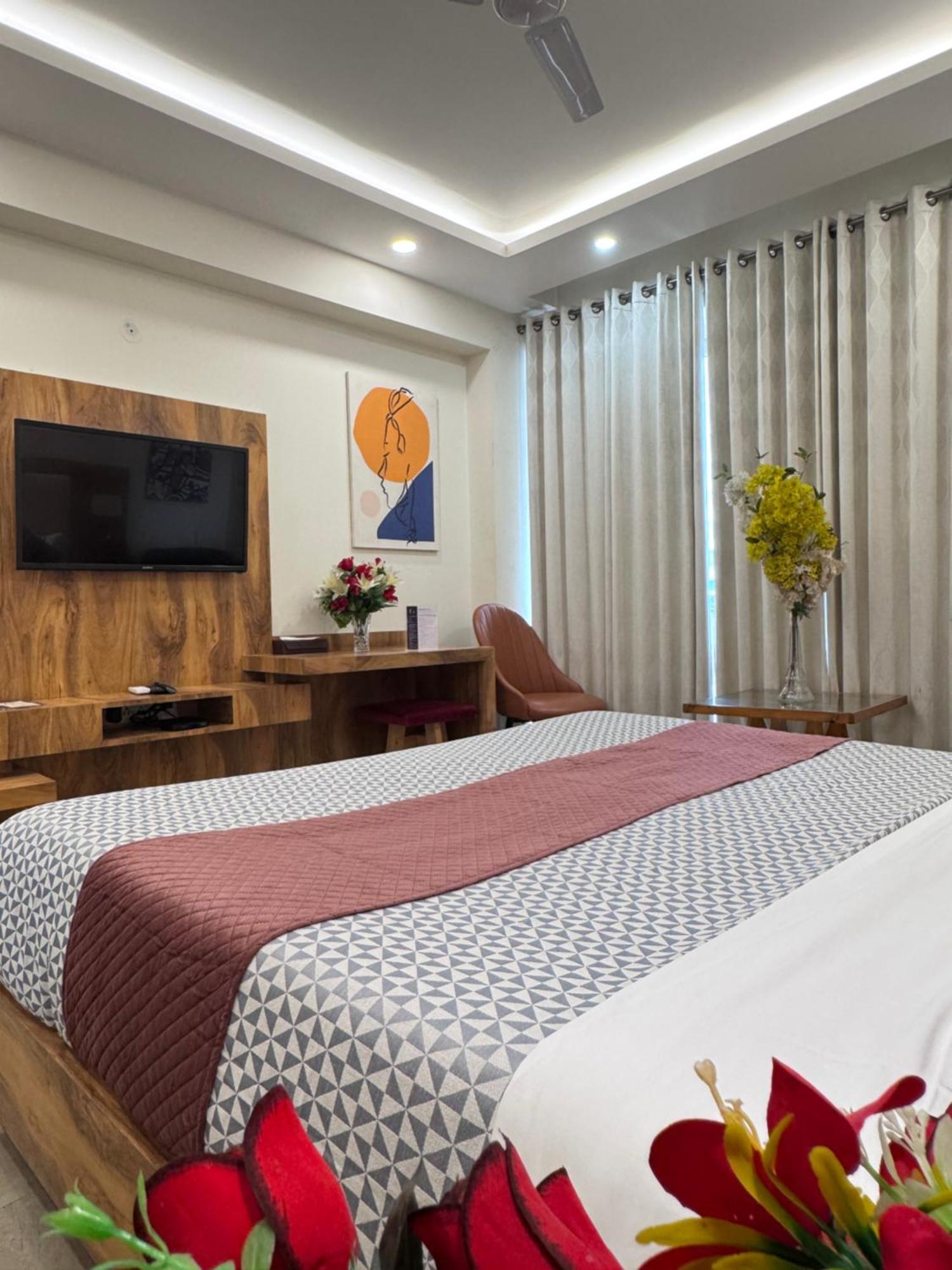 Hotel Golf View Suites-Golf Course Road גורגאון מראה חיצוני תמונה
