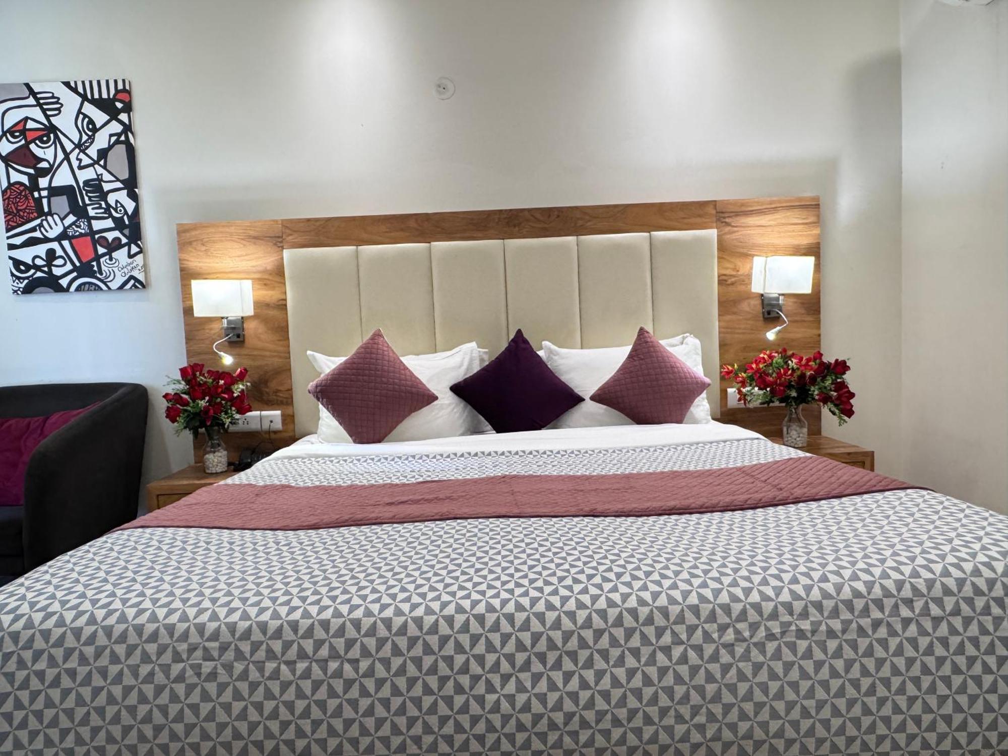 Hotel Golf View Suites-Golf Course Road גורגאון מראה חיצוני תמונה