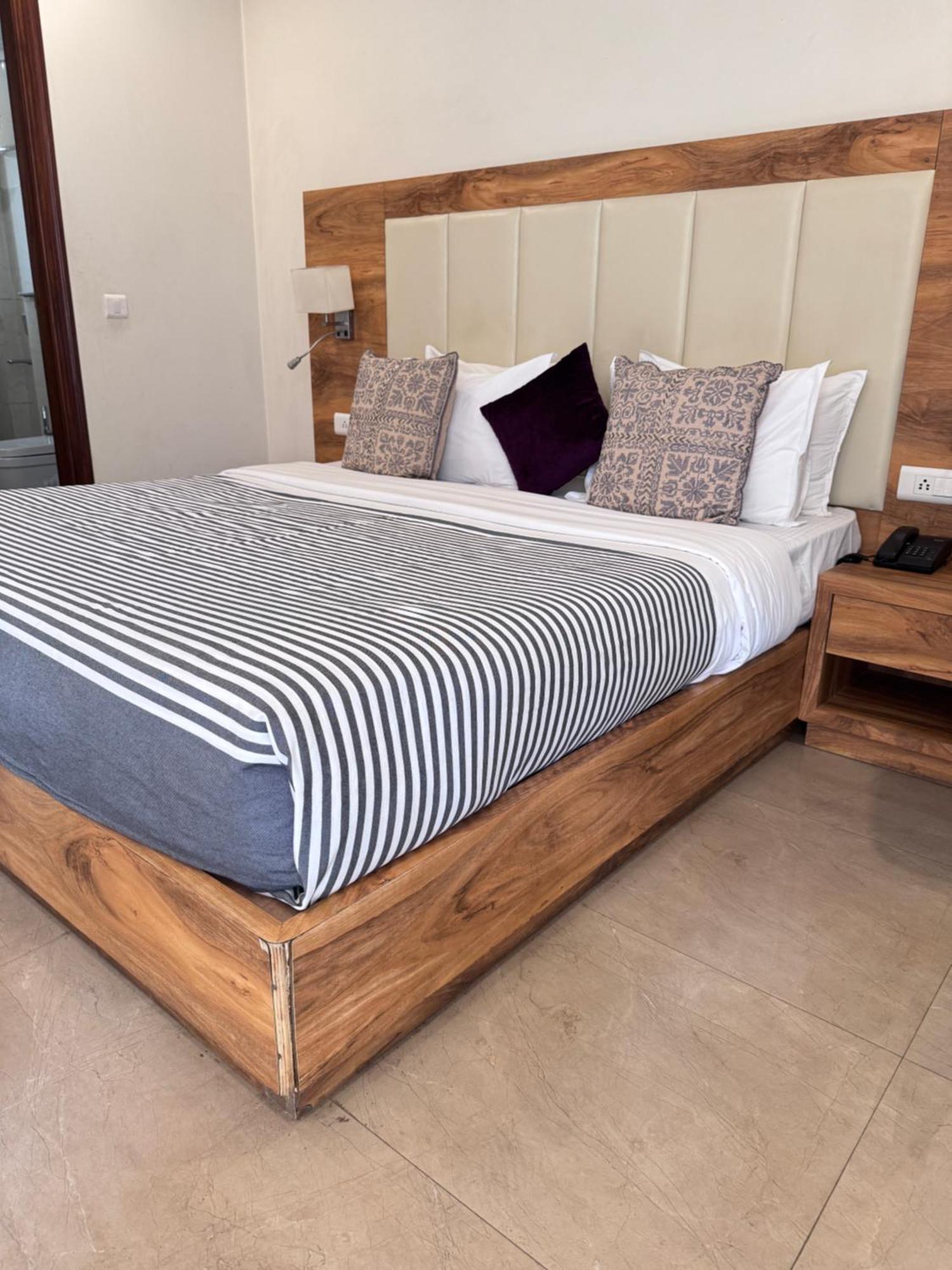 Hotel Golf View Suites-Golf Course Road גורגאון מראה חיצוני תמונה