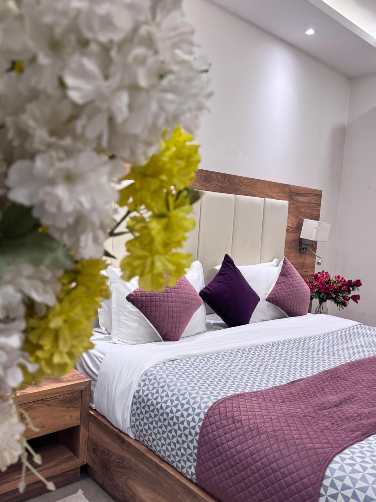 Hotel Golf View Suites-Golf Course Road גורגאון מראה חיצוני תמונה