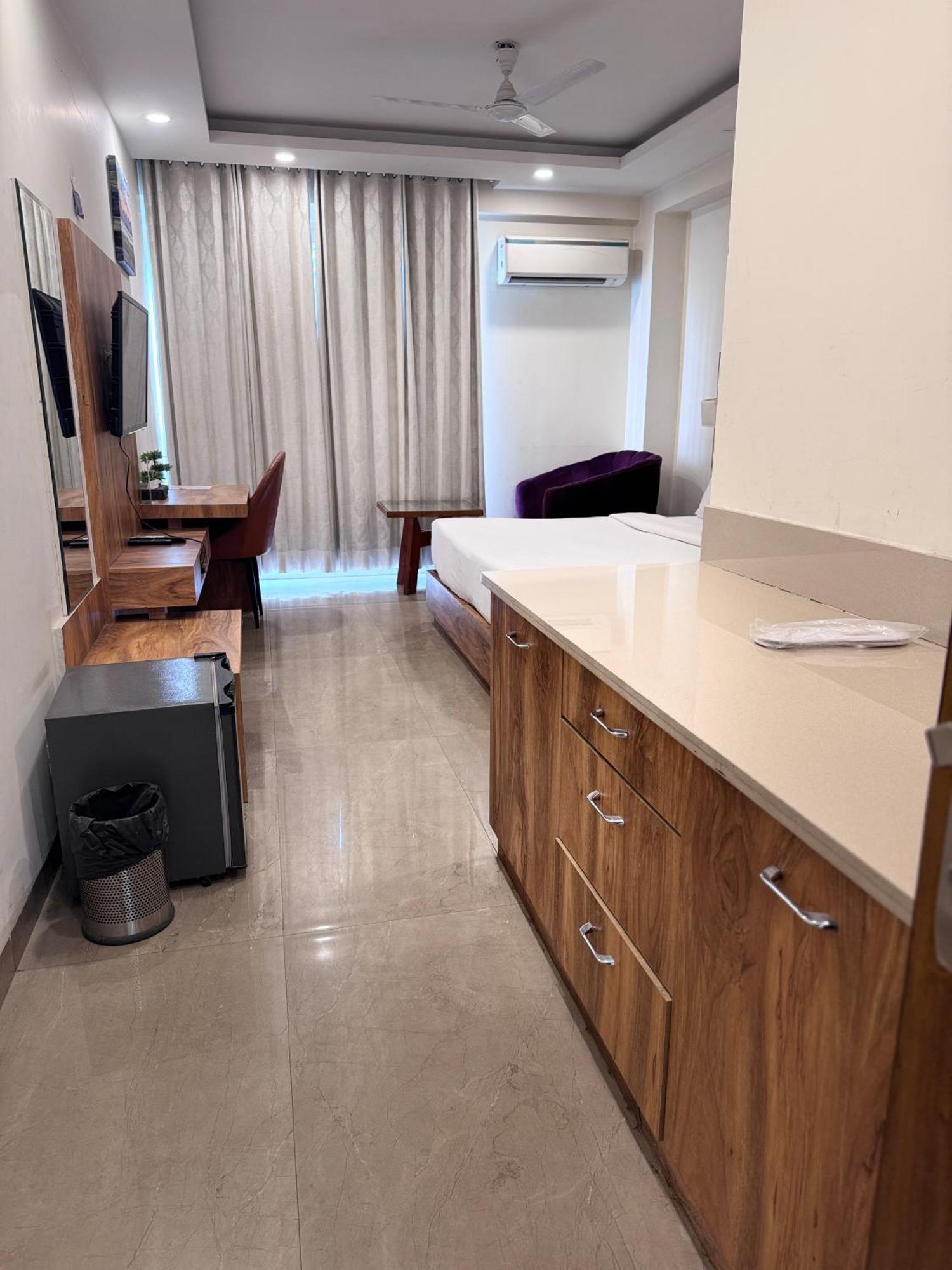 Hotel Golf View Suites-Golf Course Road גורגאון מראה חיצוני תמונה