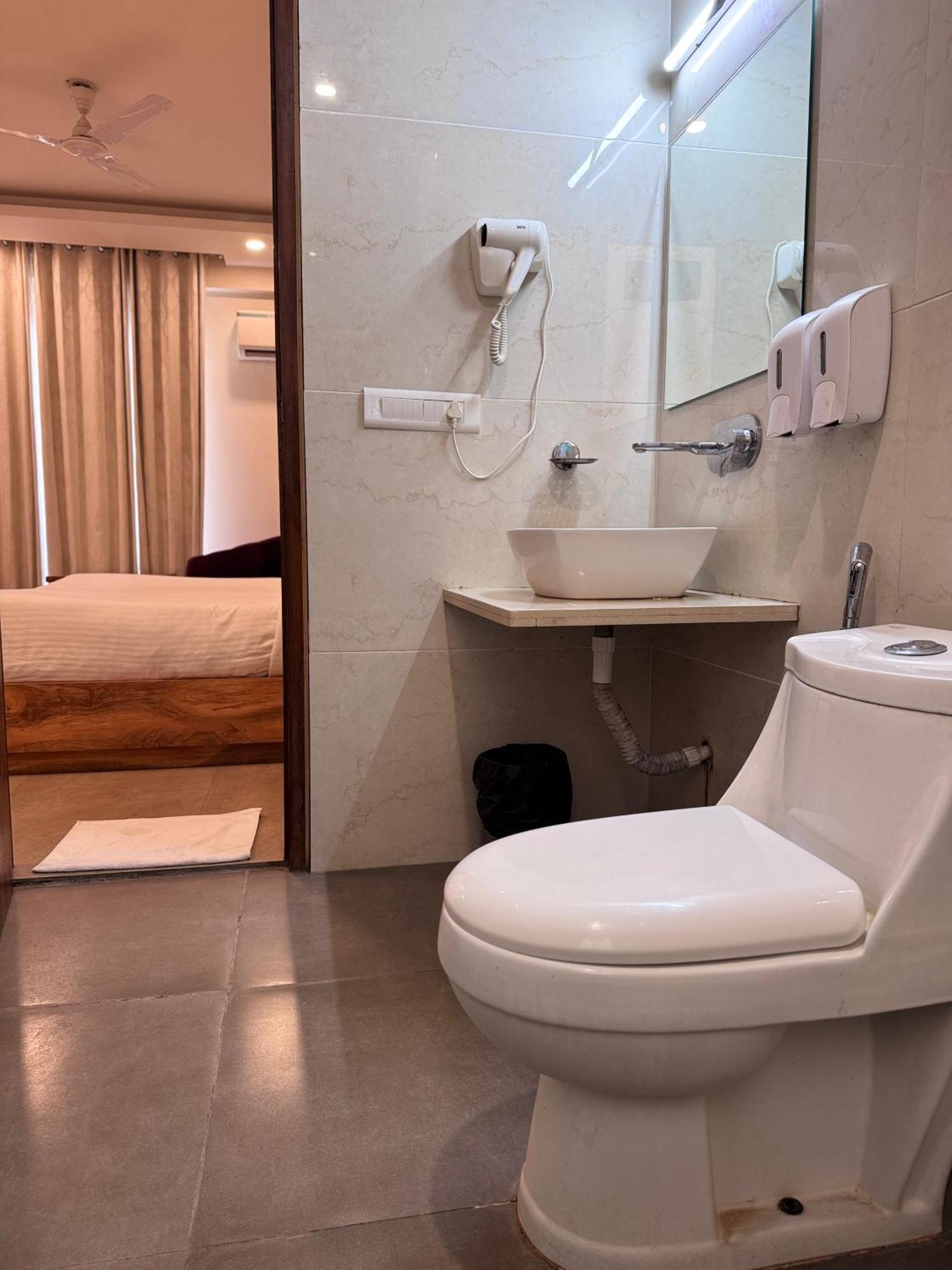 Hotel Golf View Suites-Golf Course Road גורגאון מראה חיצוני תמונה